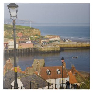 Trappor ner till hamnen, Whitby, North Kakelplatta