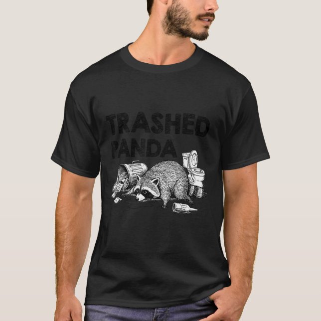 Trashed Panda Funny Drunk Racoon Gets Drunk Meme F T Shirt (Framsida)