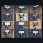 Träskåp för vintage bibliotek-kort iPad skydd<br><div class="desc">En vintage,  ett bibliotek-kortskåp med ett varmt,  antiskt utseende. Rustik och mankulin.</div>