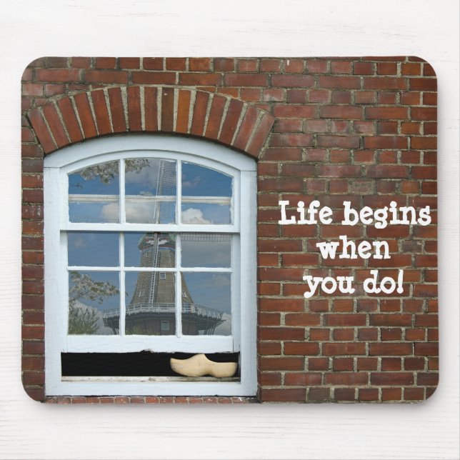 Träskor i fönster musmatta (Framsidan)