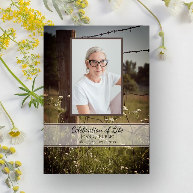 Trästängsel Post Wildblommor Firande i Life Inbjudningar (Skapare uppladdad)