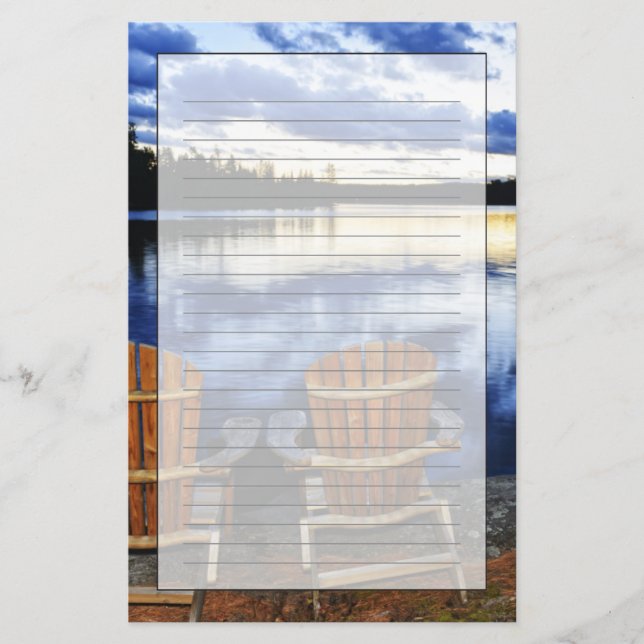Trästolar vid solnedgång vid Sjö Shore Brevpapper (Framsida)