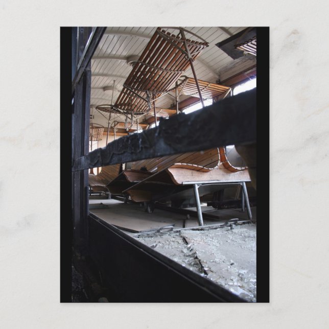 Träväggar för personbilar som avlägsnats Le Mastro Vykort (Framsida)