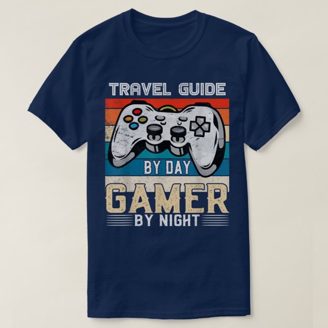 Travel guide by day gamer by night video gaming fa t shirt (Design framsida)