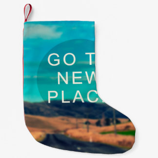 Travel inspiration quote - Go to new place. Retro  Liten Julstrumpa