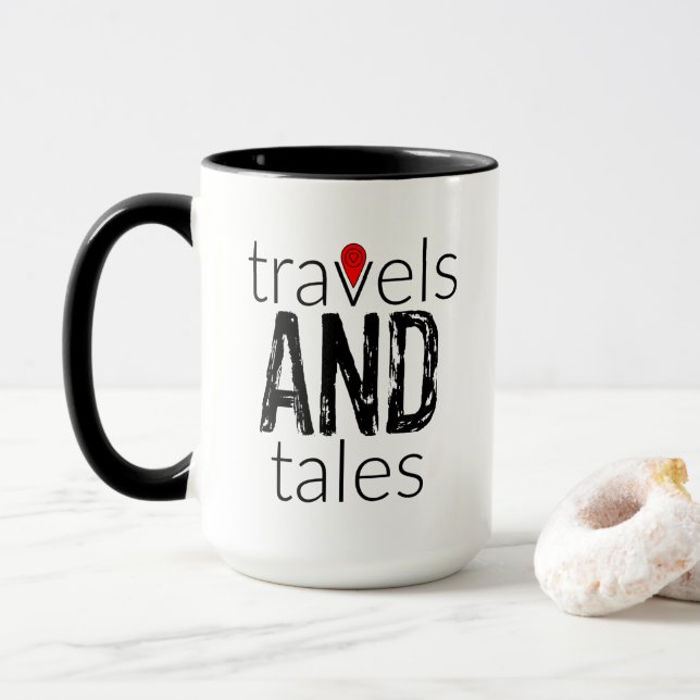 Travels and Tales Logotyp Mugg med kanalvärdar (Med munk)