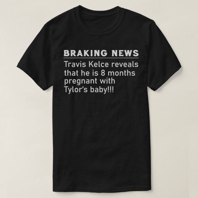 Travis Kelce är gravid. T Shirt (Design framsida)