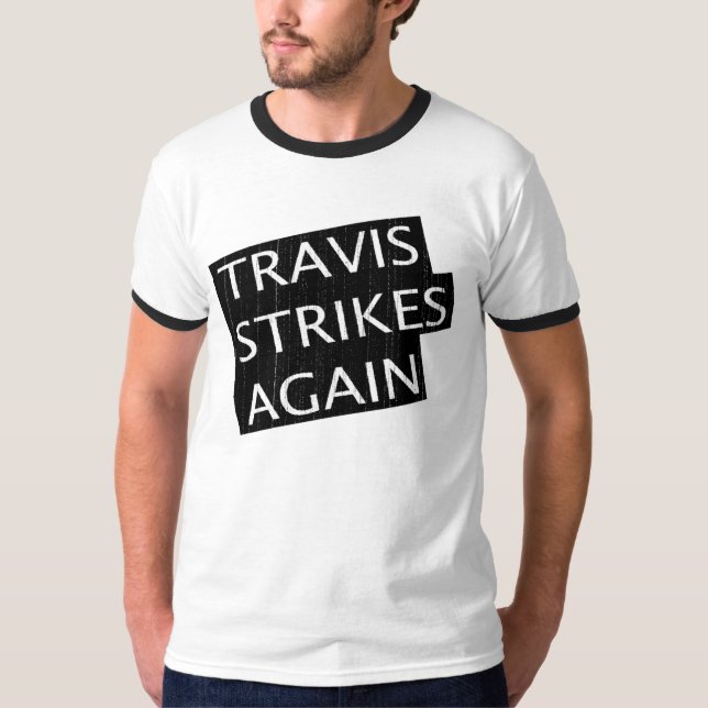 Travis slår igen tee (Framsida)