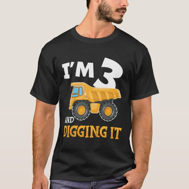 Tre 3 år, 3 år, födelsedagskonstruktion 3 år gamla t shirt (Framsida)
