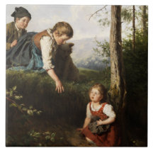 Tre barn som plockar vilda bär i skogen