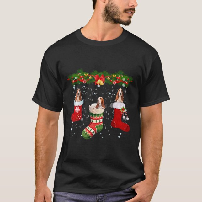 Tre Basset Hound Hund i Sock jultomten Hat T Shirt (Framsida)