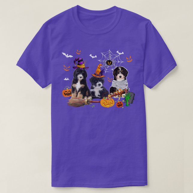 Tre Bernedoodle Hundar Witch Halloween Mummy Scary T Shirt (Design framsida)