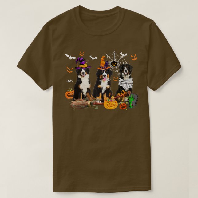 Tre Bernese Mountain Hundar Mummy Witch Scary Pump T Shirt (Design framsida)