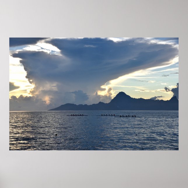 Tre besättningsbåtar som rullar framför Mo'orea Is Poster (Framsidan)