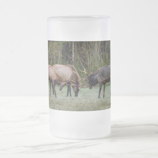 Tre Bull Elk Fight Frosted Mugg (Center)