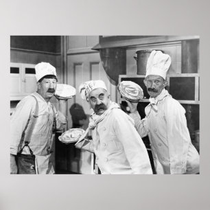 Tre chefer som håller paj för en strid i kitche poster