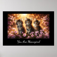 Tre Cute Kittens med Rosa Flowers