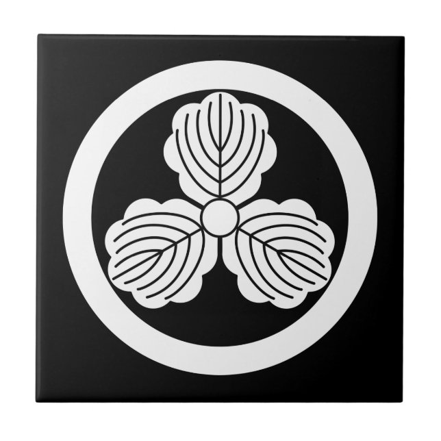 Tre ekar-löv(1) i cirkel kakelplatta (Framsidan)