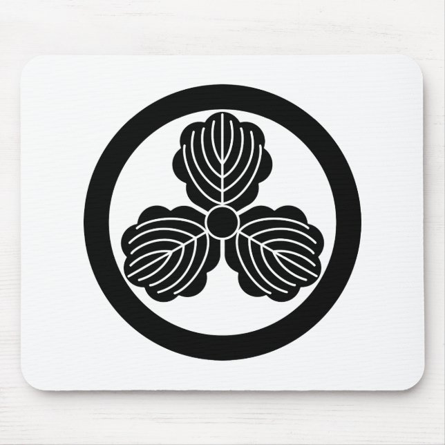 Tre ekar-löv(1) i cirkel musmatta (Framsidan)