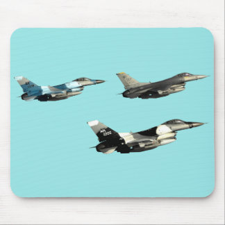 Tre falkar F16 Musmatta