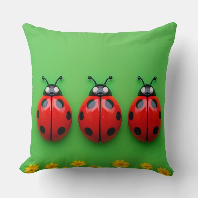 Tre färgglada nyckelpigor på grön bakgrund kudde (Framsida)