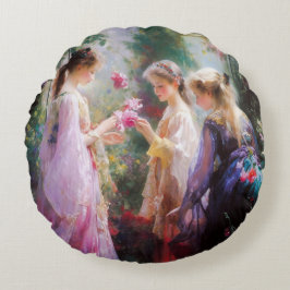 Tre flickor som leker i en trädgård  rund kudde