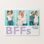 Tre foto-Personlig Namn Girly Heart Pussel<br><div class="desc">Den här designen innehåller en modern BFF-text som är gjord av gigantiska hjärtan och tre fotopussel med personligen namn. Fira din vänskap med dina bästa vänner med denna fantastiska gåva. Lägg till dina egna foton och redigera namn i textrutorna som tillhandahålls #puzzle #jigsawpuzzles #play #roligt #presenter #gifts</div>