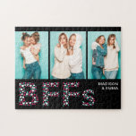Tre foto-Personlig Namn Girly Heart Pussel<br><div class="desc">Den här designen innehåller en modern BFF-text som är gjord av gigantiska hjärtan och tre fotopussel med personligen namn. Fira din vänskap med dina bästa vänner med denna fantastiska gåva. Lägg till dina egna foton och redigera namn i textrutorna som tillhandahålls #puzzle #jigsawpuzzles #play #roligt #presenter #gifts</div>