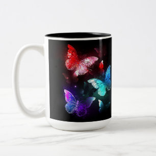 Tre Glowing Butterflies på nattbakgrund Två-Tonad Mugg