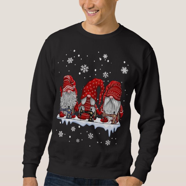 Tre gnomer som sys och avger julklapp lång ärmad tröja (Framsida)