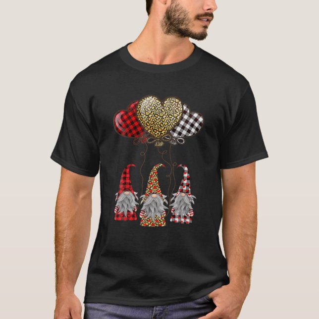 Tre Gnomes Holding Hearts Leopard Valentines day T Shirt (Framsida)