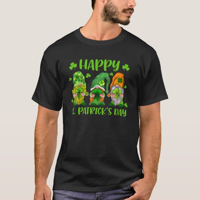 Tre Gnomes Holding Shamrock Leprechaun Hat St Pa T Shirt (Framsida)