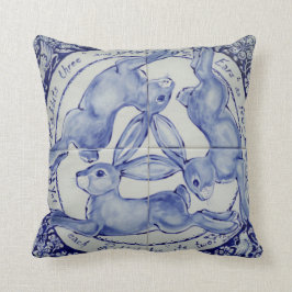 Tre Hares Rabbit Blue & White Medallion Bird Kudde