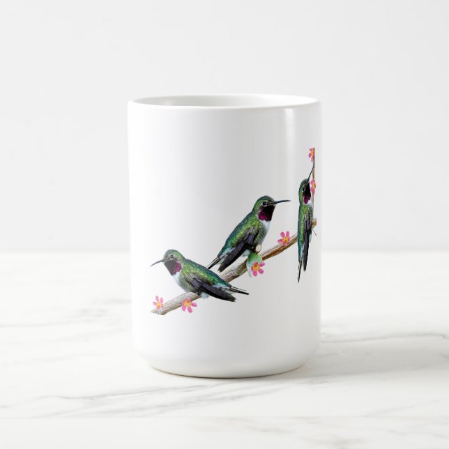 Tre Hummingbird på gren av en blomma Magisk Mugg (Center)