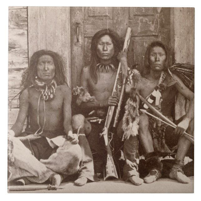 Tre indiska indiankrigare som fotograferas av kakelplatta (Framsidan)