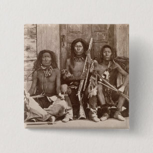 Tre indiska indiankrigare som fotograferas av knapp