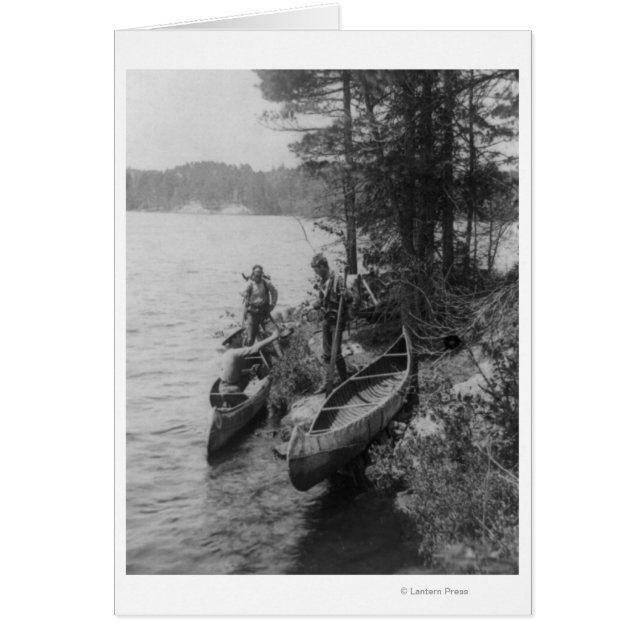 Tre jägare med Canoes i Shore Hälsningskort (Framsidan)
