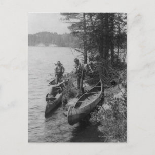 Tre jägare med Canoes i Shore Vykort