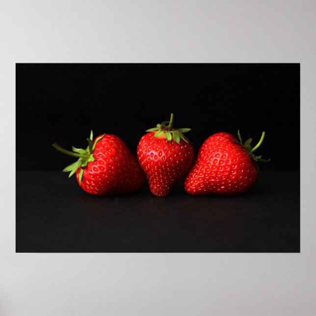 Tre jordgubbar på svart wapcna poster (Framsidan)