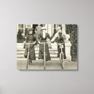 Tre kvinnor på cyklar, tidiga 1900s (b-/wfotoet) canvastryck