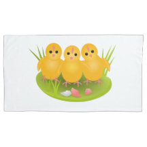 Tre kycklingar med äggsnäcka