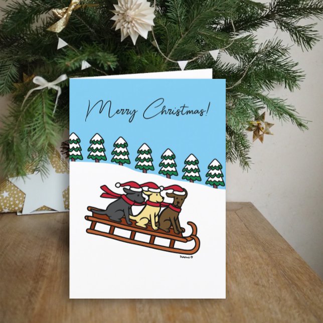 Tre Labradorer släde glider snö vy Helgkort (Three Labradors Sled Sliding Design Christmas Card for Labrador Owners.  Snow View Background.)