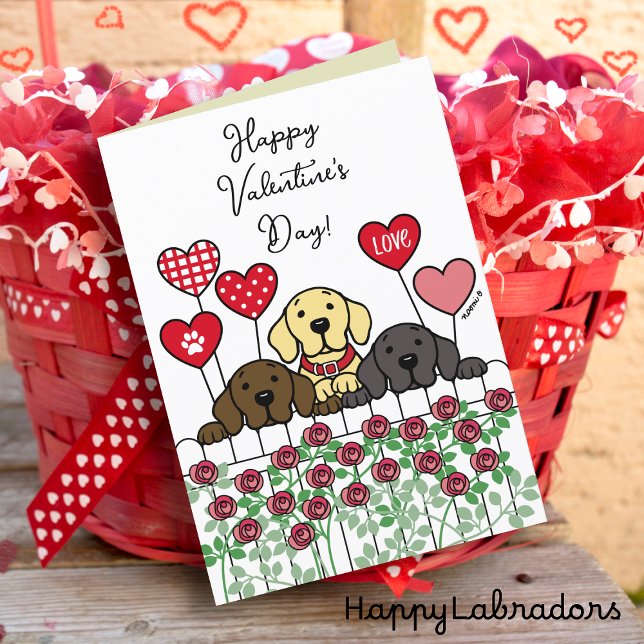 Tre Labradors vaktning av Valentine Ro Helgkort (Three Labrador Watching Valentine Day card for Labrador Owners.  Cute Cartoon design with roses.)