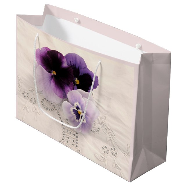 Tre lila pansier (Framsidan Vinklad)