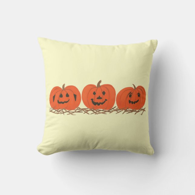 Tre lyckliga pumpor i hö Halloween kudder Kudde (Framsida)