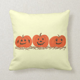 Tre lyckliga pumpor i hö Halloween kudder Kudde