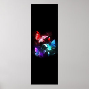 Tre lysande fjärilar på natthimmelns bakgrund poster