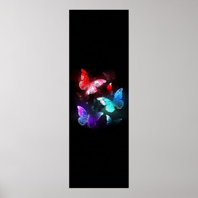 Tre lysande fjärilar på natthimmelns bakgrund poster (Framsidan)