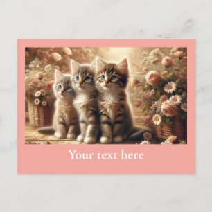Tre missvisande tabby-kittens med blommor vykort