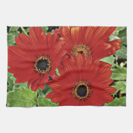 Tre när de blåser i rött kökshandduk